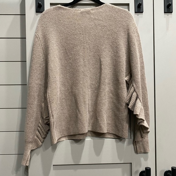 Neman Marcus Cashmere Sweater - Picture 3 of 3